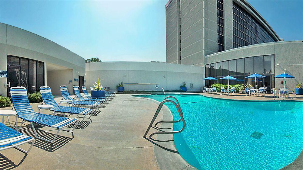 Hilton Sacramento Arden West Hotel Екстериор снимка