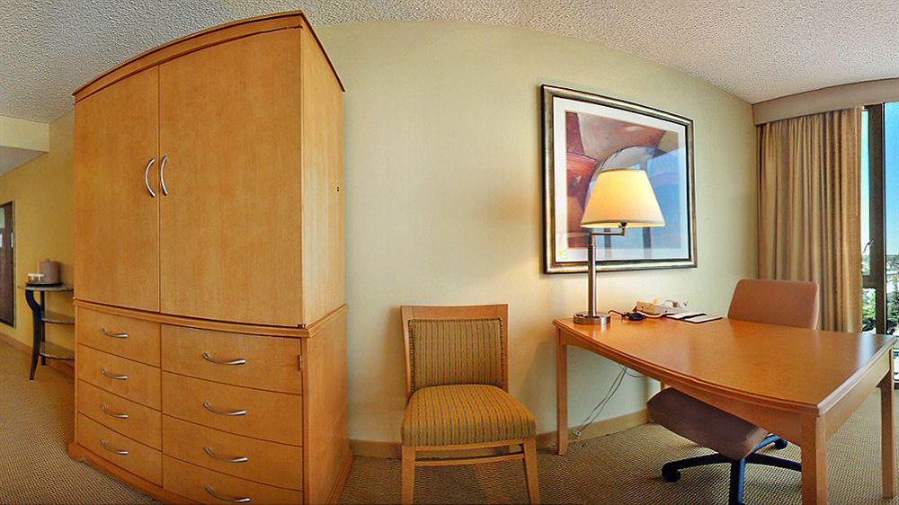 Hilton Sacramento Arden West Hotel Екстериор снимка