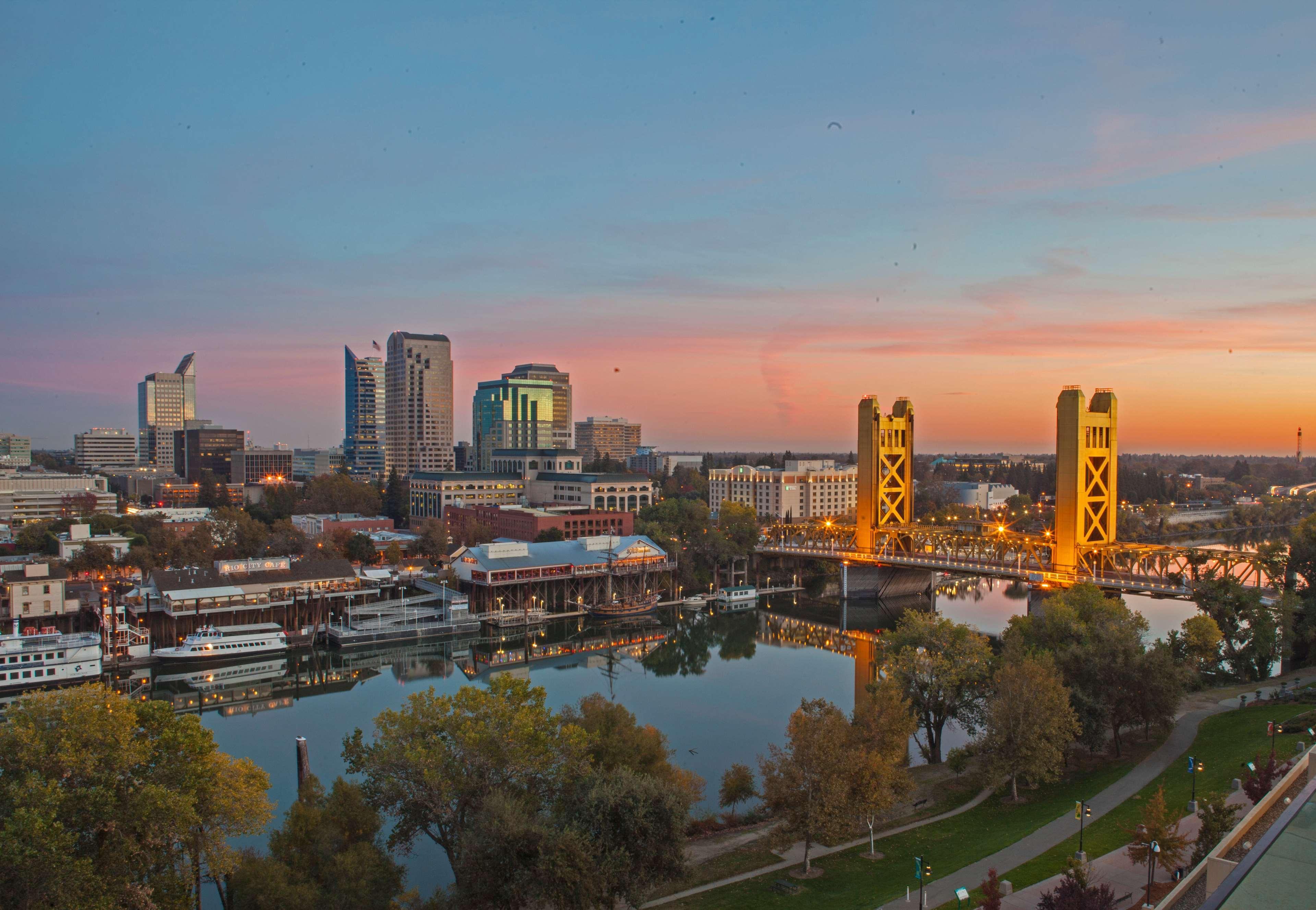Hilton Sacramento Arden West Hotel Екстериор снимка