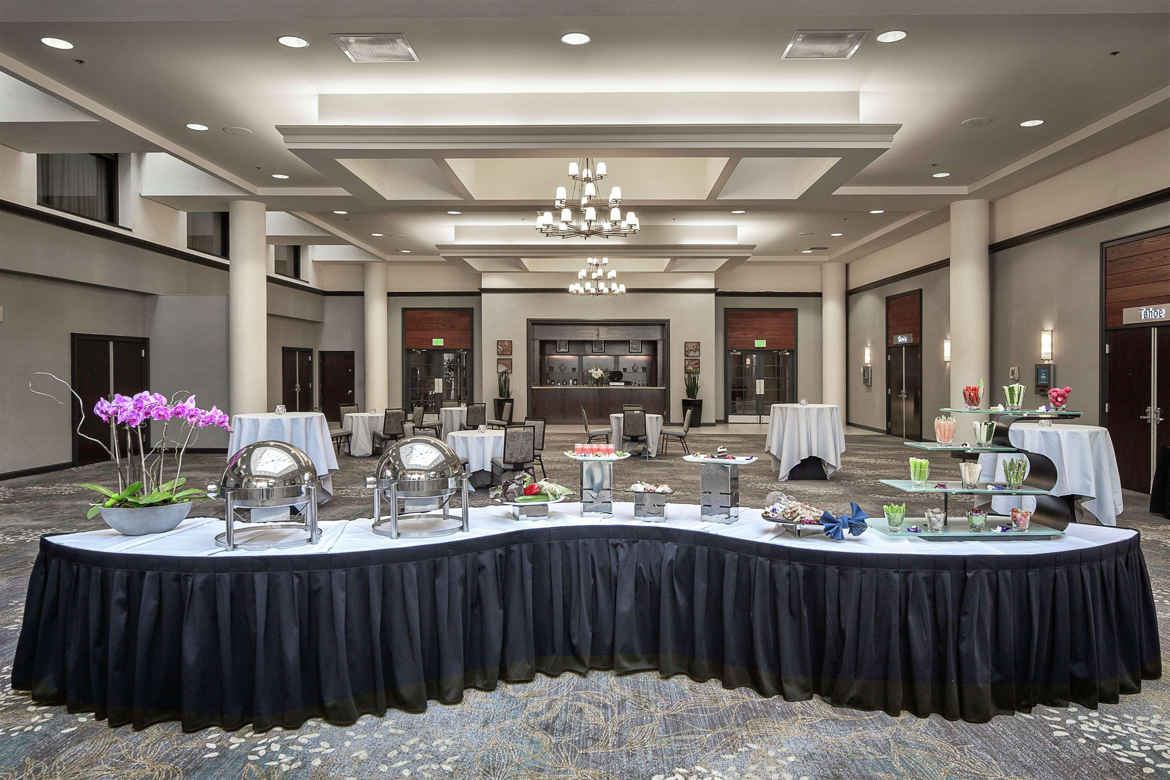 Hilton Sacramento Arden West Hotel Екстериор снимка