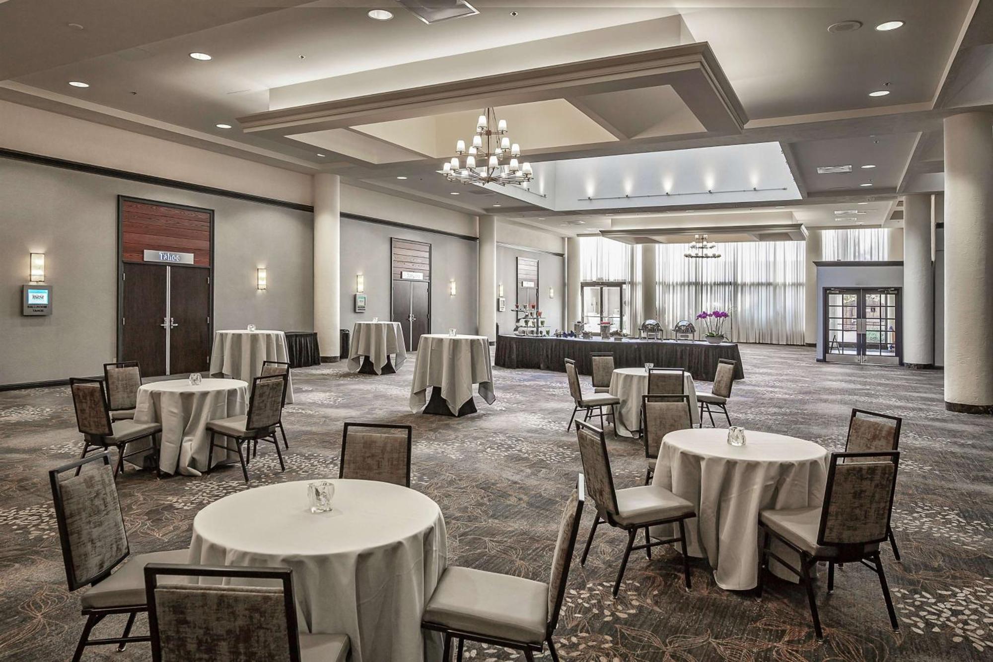 Hilton Sacramento Arden West Hotel Екстериор снимка