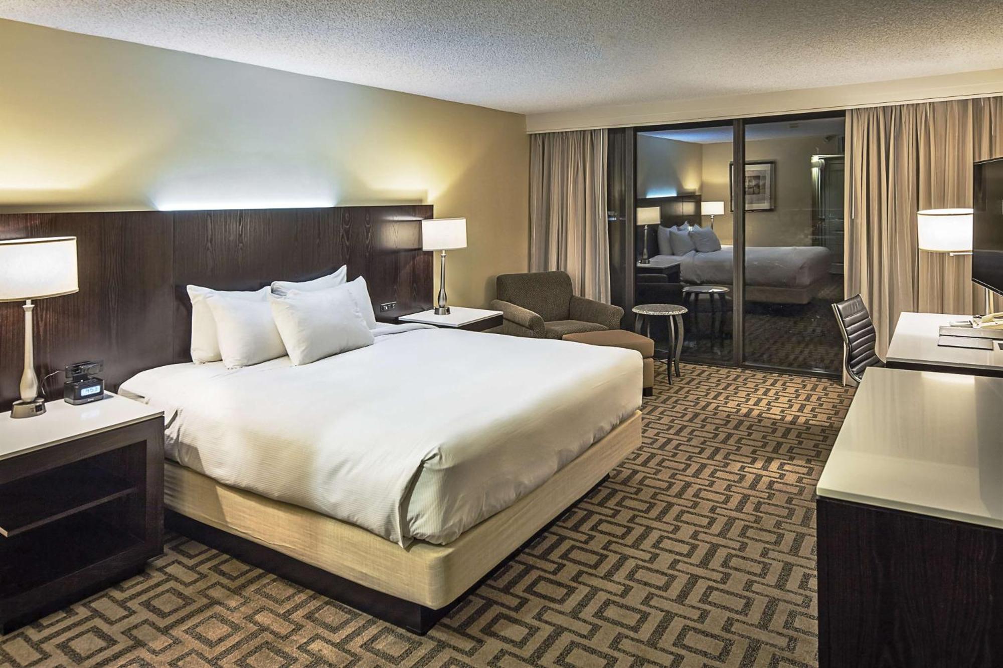 Hilton Sacramento Arden West Hotel Екстериор снимка