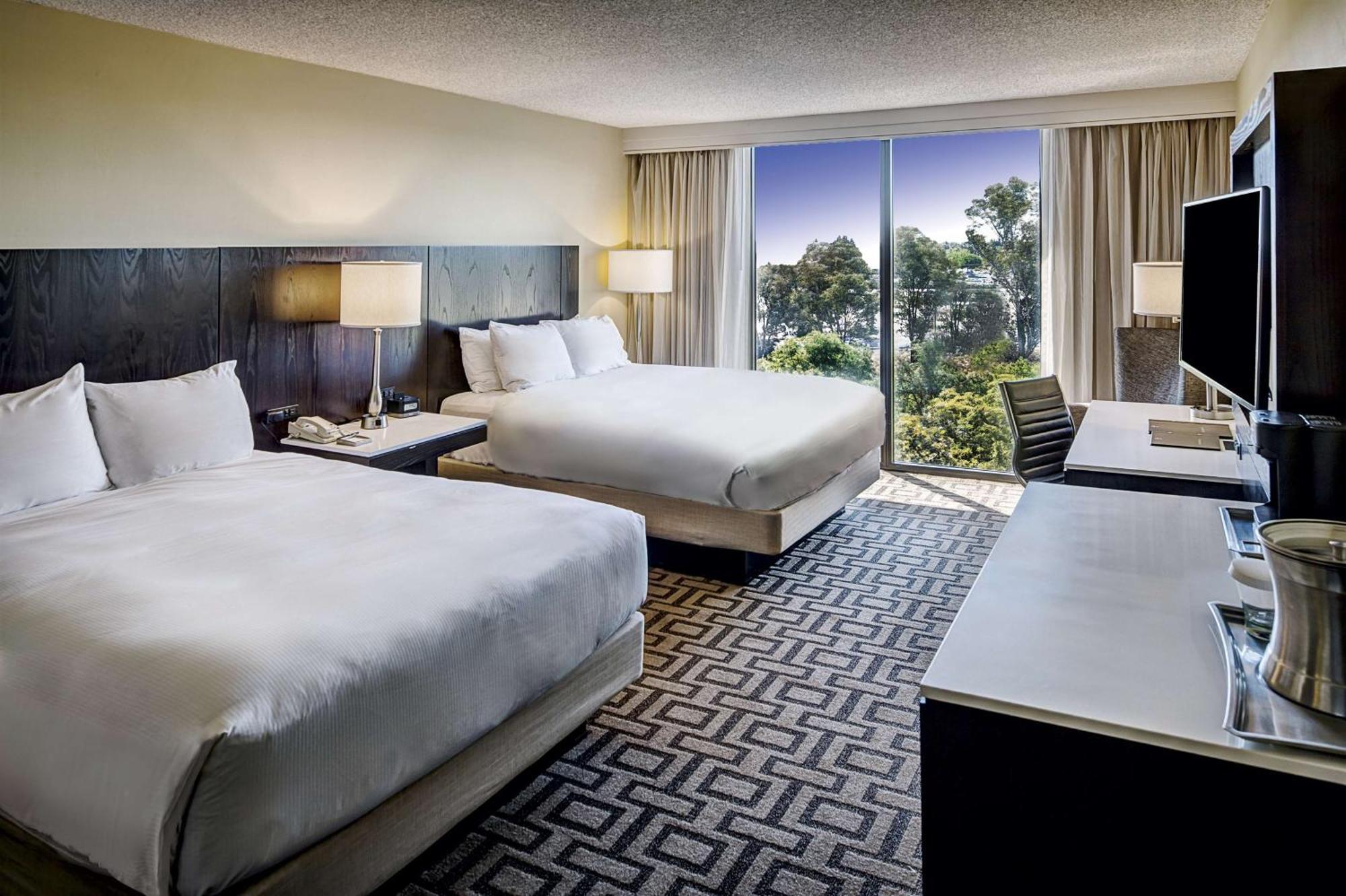 Hilton Sacramento Arden West Hotel Екстериор снимка