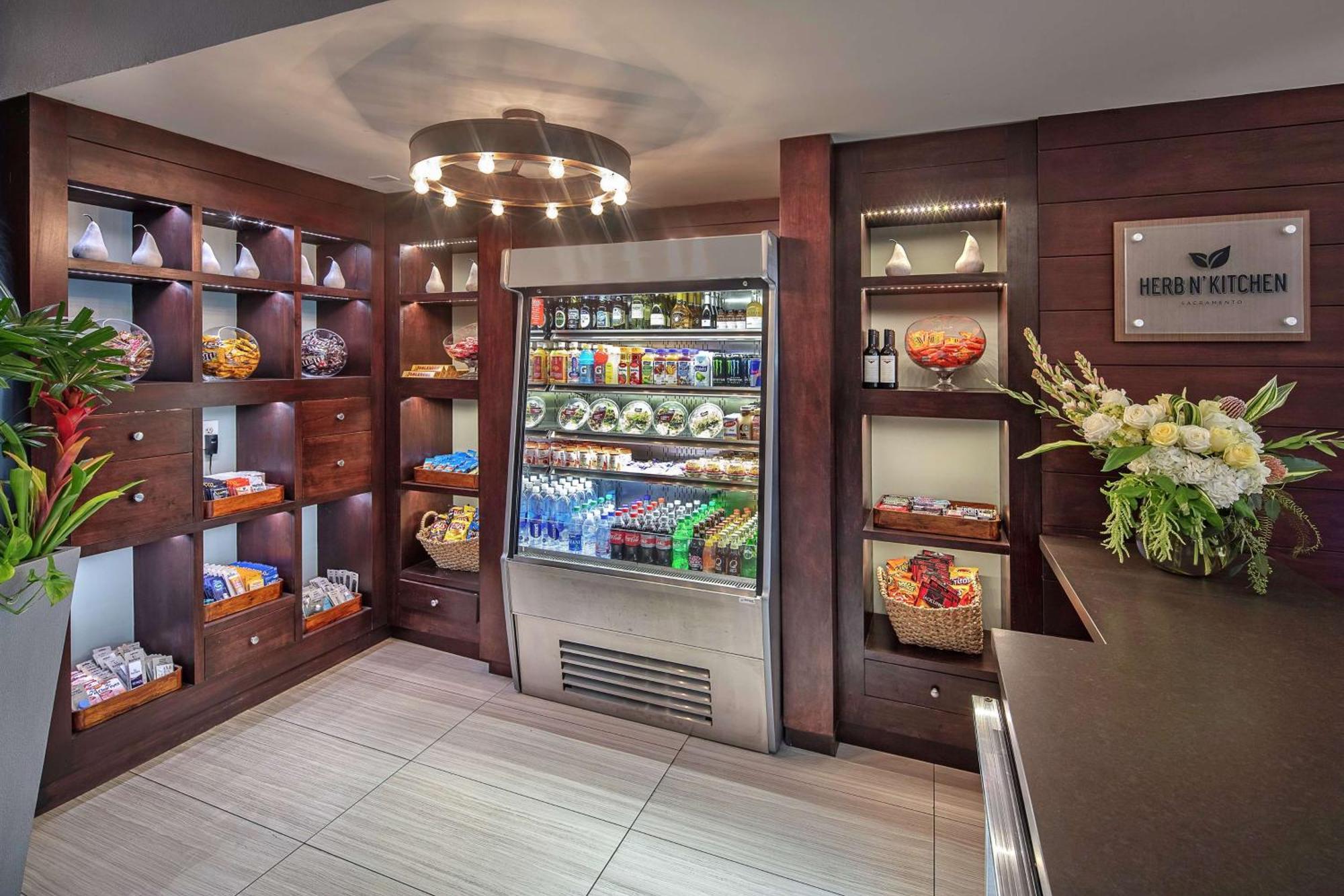 Hilton Sacramento Arden West Hotel Екстериор снимка