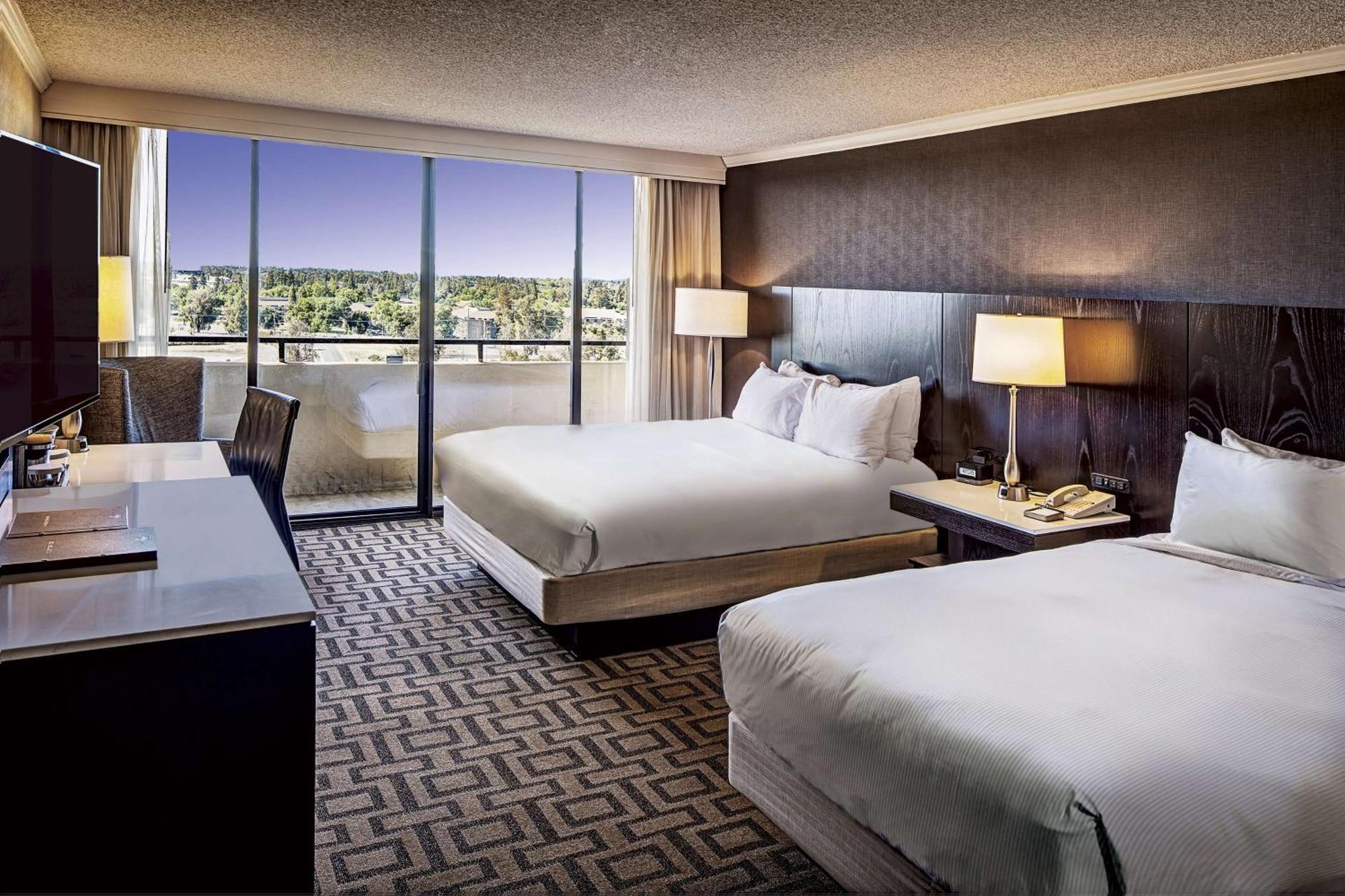 Hilton Sacramento Arden West Hotel Екстериор снимка