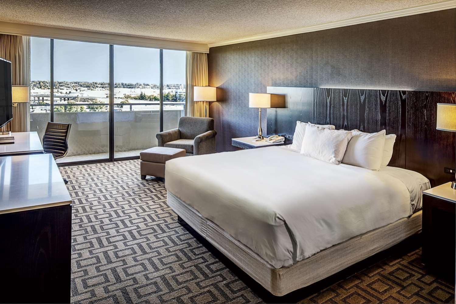 Hilton Sacramento Arden West Hotel Екстериор снимка